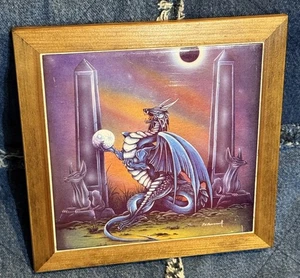Obra de arte vintage de Peter Pracownik marco de madera dragón magia mítica decoración de fantasía - Imagen 1 de 6
