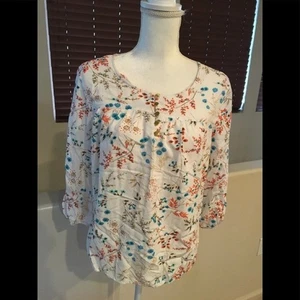 Top Floral Pre-amado en Excelente Estado Detallado con Botones, Talla XLP - Imagen 1 de 4