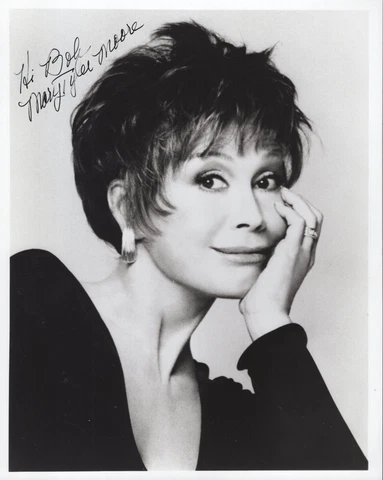 MARY TYLER MOORE HAND SIGNED 8x10 PHOTO+COA         GREAT ACTRESS       TO BOB Cover