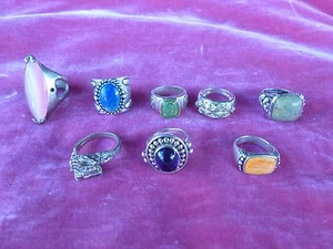 LOTE DE 8 DIFERENTES ANILLOS DE PLATA ESTERLINA CON PIEDRAS SEMIPRECIOSAS - Imagen 1 de 8