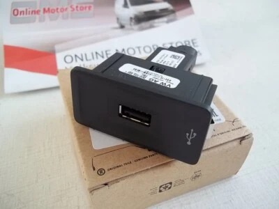 Volkswagen USB CONNECTOR PLUG - NEW - TRANSPORTER + CADDY + GOLF + MORE - 2015+ - Image 1 of 4