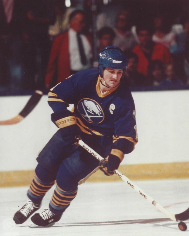 FOTO DE SABLES DE BÚFALO DE HOCKEY 8X10 DE GILBERT PERREAULT IMAGEN NHL  Foto 1 de 1