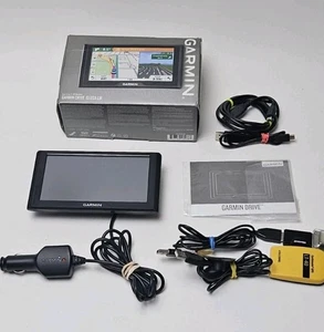 Garmin Drive 61 USA LM 6" GPS Navigator Bundle  - Picture 1 of 11