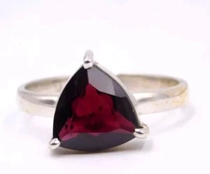 Beautiful Trillion Cut Natural RED Gemstone Ring in Sterling Silver Size 8.5 - Foto 1 di 5