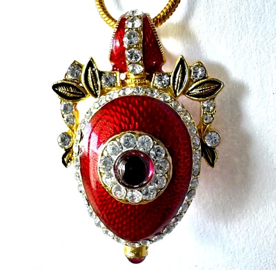 Colgante Fabergé Esmalte Guilloché Rojo Esterlina "Luck Charm" Cristales Granates Oro Foto 1 de 4