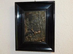 Metallrelief im Schellackrahmen " Springendes Reh im Wald" - Picture 1 of 5