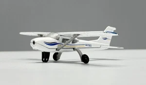 RUNWAY 24 CESSNA 172 WHITE, BLUE N470ES - DARON COLLECTIBLE DIECAST AIRPLANE • - Picture 1 of 8