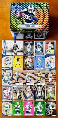 Lata lonchera Revolution CeeDee Lamb 2025 + Dallas Cowboys ¡LOTE DE 25 TARJETAS! Fan Gift Foto 1 de 4