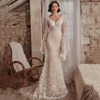 Elegant mermaid wedding dress V-neck long sleeved lace applique bridal gown - Image 1 of 4