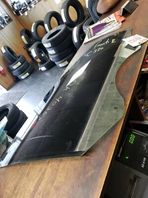 2001 2002 Mercedes Benz c240 window door glass front passenger side RH  - Image 1 of 2