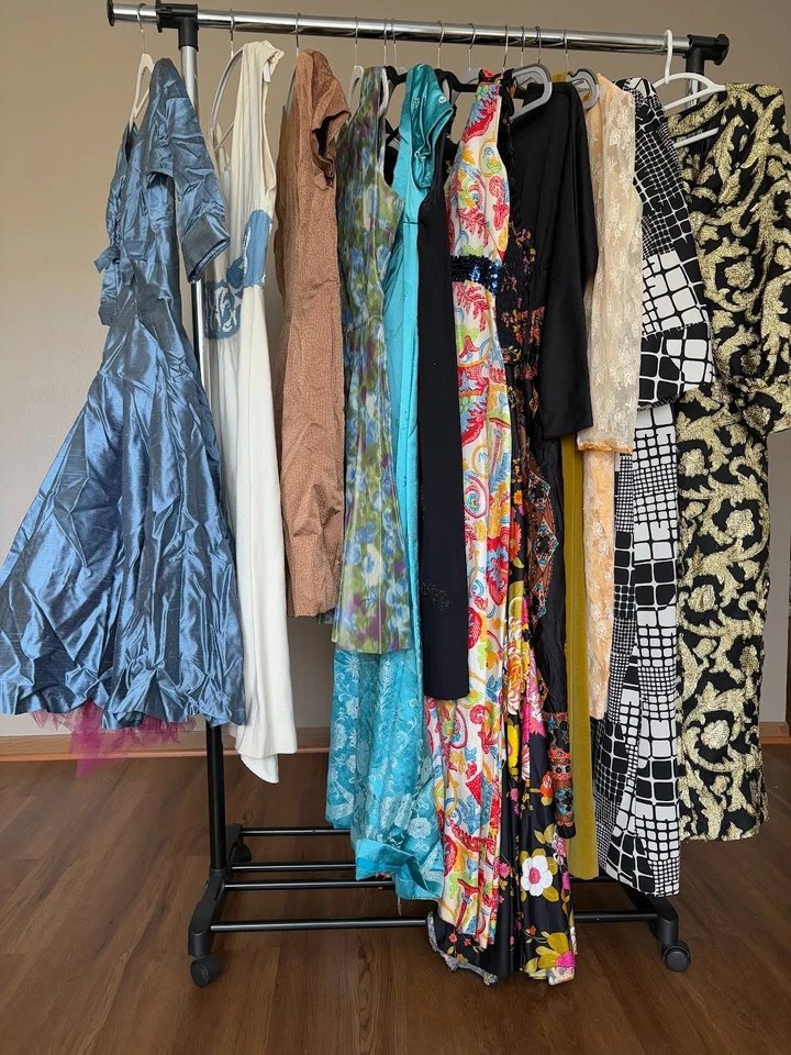 LOTE DE VESTIDOS DE COLECCIÓN AÑOS 50-70 SEDA TUL DISEÑADORES DIMENSIONES JÓVENES SANDRA SALVIA Foto 1 de 4