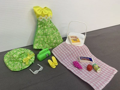 1997 Barbie Dress And Play Changing Seasons Spring  - Imagem 1 de 4