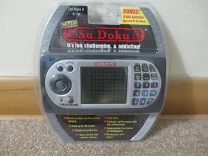 NUOVO SIGILLATO SUDOKU GIOCO ELETTRONICO DA VIAGGIO 16000 PUZZLE 4 LIVELLI TIMER RISPARMIO AUTOMATICO - Foto 1 di 2