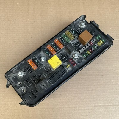 Panel de unidad de módulo de control de relé de caja de fusibles del motor Saab 9-3 2003-2007 128 00 998 Foto 1 de 4