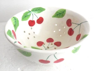 Lindo colador de frutas de cerámica para el hogar International cerezas tazón colador 6,5" - Imagen 1 de 8