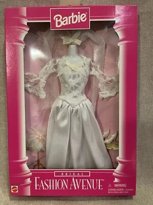 芭比 1996 年时尚大道婚礼礼服带蕾丝袖子和鞋子 ASST #15897 全新带盒 — 第 1/2 张图片