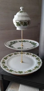 Etagere mit Weilblättern aus Porzellan. Weinlaub. Geschirr. Geschenk.... - Bild 1 von 6