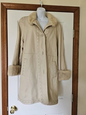 Abrigo vintage de cuero y visón con ribete de piel y hombreras. Talla M/L Foto 1 de 4