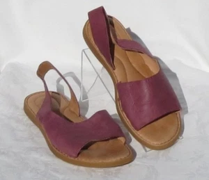 Born US Damenschuhe 10 10M lila Ledereinlass Fersenriemen bequeme flache Sandale - Bild 1 von 6