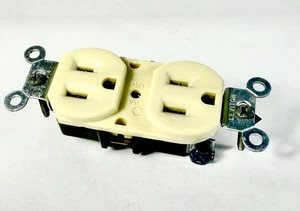 [PAQUETE DE 5] MARFIL Salida Dúplex 15 Amp 5-15R Leviton 5320-I **ENVÍO GRATUITO** - Imagen 1 de 3