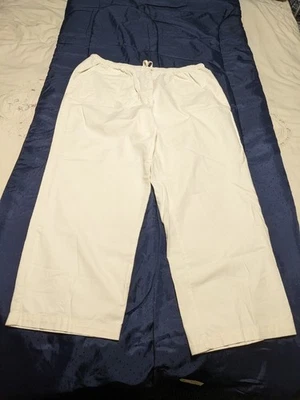 Women's LL Bean Classic Fit XL Petite Off White Capri Pants - Image 1 of 4