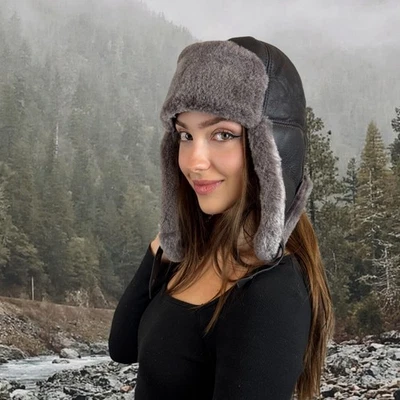 Sombrero trampero de cuero de oveja real hecho a mano — cálido sombrero trampero de invierno para hombres Foto 1 de 4