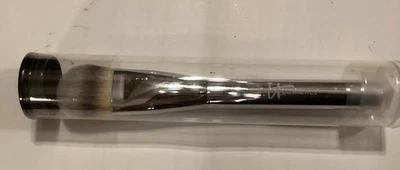 It Cosmetics Foundation Brush NEW Bar Code 817919012587 - Image 1 of 4