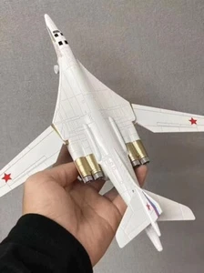 Russian TU-160 White Swan strategic bomber alloy model 1:200 - Picture 1 of 5