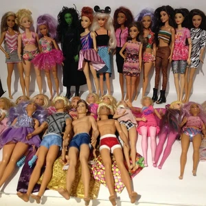 Barbie + Ken Puppe Mattel Konvolut 90er-2015 Kleidung + 28 Puppen Mix - Bild 1 von 24