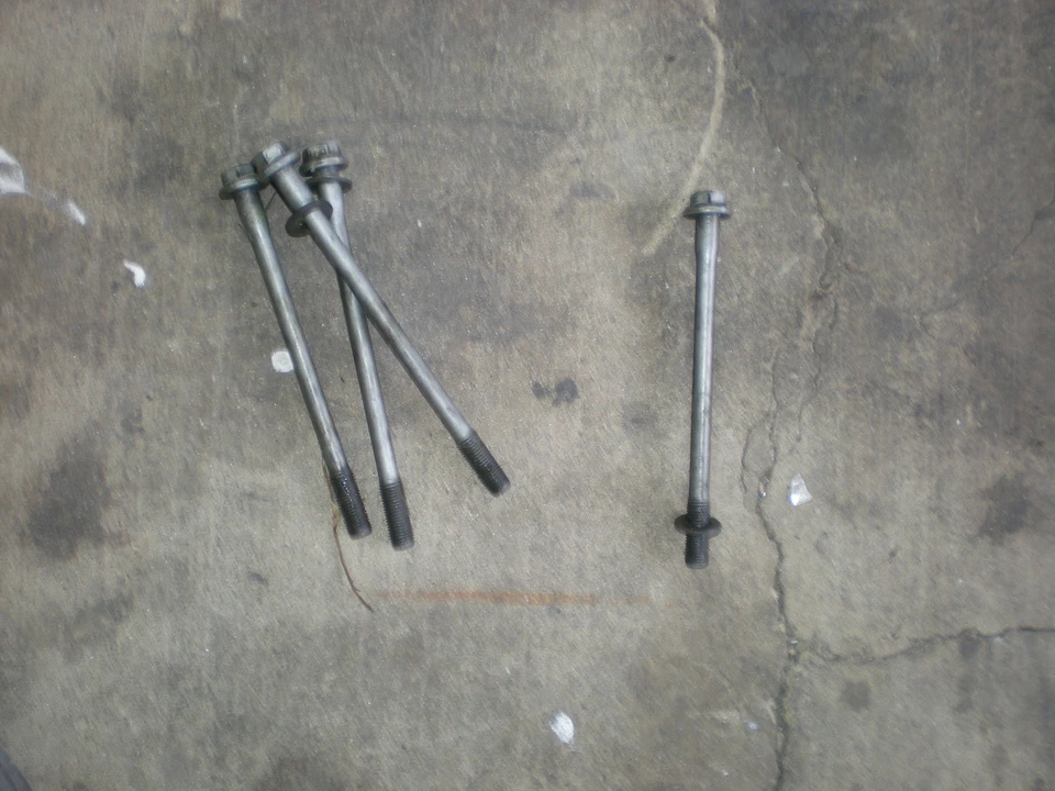 Yamaha YZ 400 F YZ400 YZ400F 1999 pernos de cabeza Foto 1 de 1