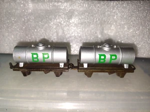 Lone Star 000 / Spur N Schwader von zwei silbernen Öltankern "BP" (siehe Text) - Bild 1 von 4