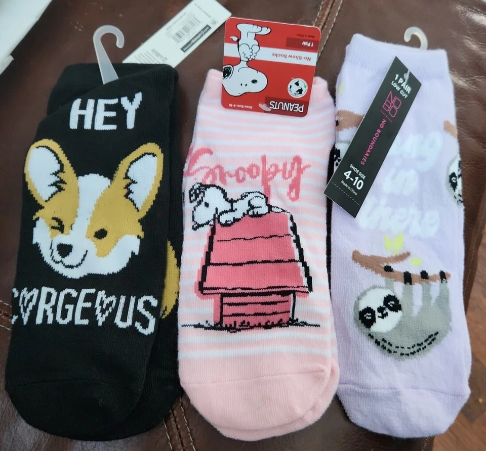 No Boundaries Women's Low Cut Socks, One Pair "Hang In There " & 2 other pair - Изображение 1 из 1