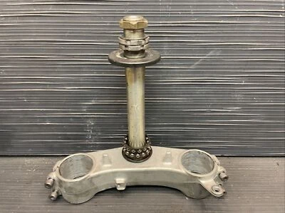 2007 Suzuki GSXR1000, árvore tripla inferior, ponte de tubo de garfo dianteiro #9523 - Imagem 1 de 4