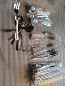 90 piezas. NUEVO Cubiertos Reed & Barton Glossy Select Acero Inoxidable Corea 12++ Configuración - Imagen 1 de 13
