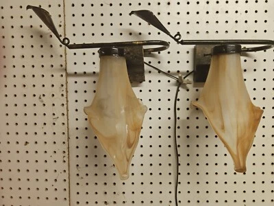 Aplique de vidrio soplado a mano Art Deco con hierro forjado firmado ADNAN Europa Post 1956 Foto 1 de 4