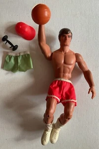 1971 Big Jim Mattel Shorts Socken Tennisschuhe Kappe Basketball Langhantel Training - Bild 1 von 13