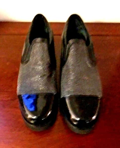 Susy italienische Designer-Slipper Größe 8,5 schwarz bedruckt Wildleder auf Vibram-Sohlen - Bild 1 von 8