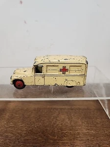 VINTAGE DINKY TOYS DAIMLER AMBULANCE CREAM COLOR - MECCANO LTD - Picture 1 of 6