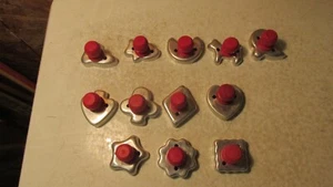 12 perillas de madera roja cortadores de galletas de aluminio de juguete antiguo para niños - Imagen 1 de 1