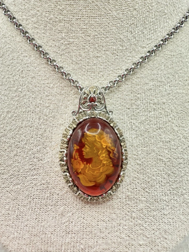 Collar Michael Valitutti de plata de ley con colgante camafeo rubí ámbar natural Foto 1 de 4
