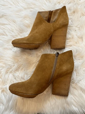 Matt Bernson Suede booties tan cut out ankle size 9.5 platform  Foto 1 de 4
