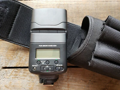ProMaster 100SL Speedlight flash for Nikon w/spider mount - Image 1 of 4