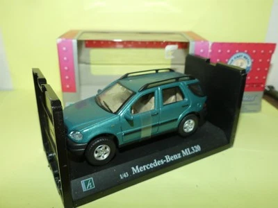 MERCEDES CLASSE ML 320 W163 Vert CARARAMA 1:43 boite carton - Photo 1/2
