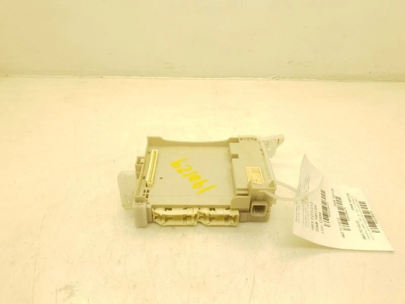 12 TOYOTA YARIS LE 1.5L CABIN FUSE BOX 1NZFE 82730-52M60-B - Image 1 of 4