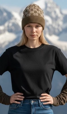 NUEVO CON ETIQUETAS GORRO PARA MUJER MICHAEL KORS CÍRCULO CAMEL MONOGRAMA JET SET PRECIO DE VENTA SUGERIDO POR EL FABRICANTE $45.00 Foto 1 de 4