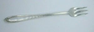 Oneida Community Par Plate Silverplate BRIDAL WREATH Pattern 1915 Cocktail Fork - Picture 1 of 9
