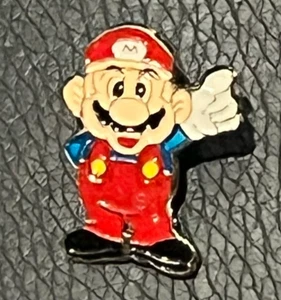 MARIO Arcade Video Game Pin Badge - Picture 1 of 2