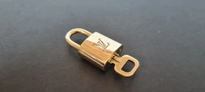 Genuine Louis Vuitton gold brass padlock with key - no. 304 - Picture 1 of 9