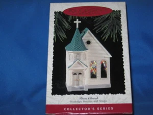 HALLMARK TOWN CHURCH 1995 ORNAMENT - 12TH IN SERIES EXCELLENT IN BOX - Picture 1 of 3