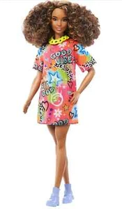 Muñeca Barbie Fashionistas #201 Vestido Rizado Morena Buenas Vibraciones Atlético HPF77 NUEVO - Imagen 1 de 6